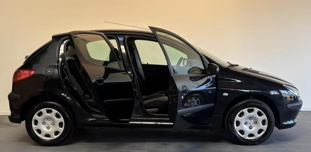Peugeot 206 image 6