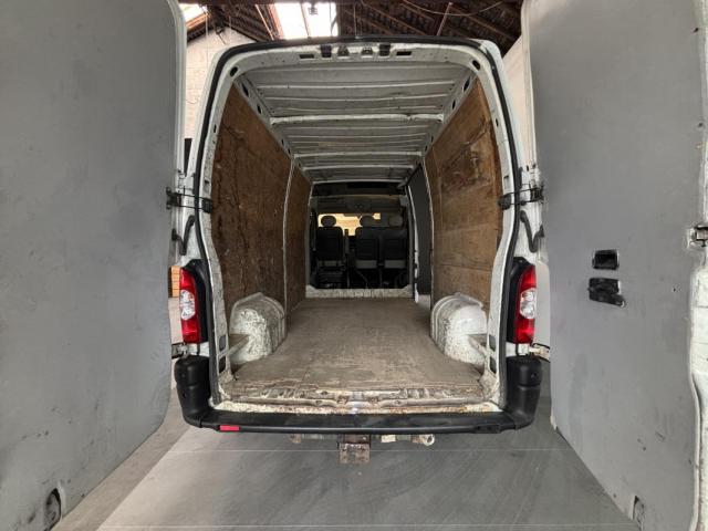 Renault Master image 2