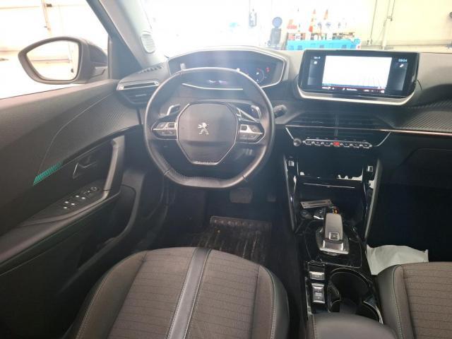 Peugeot 2008 image 2
