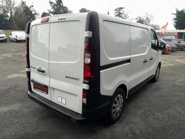 Renault Trafic image 2