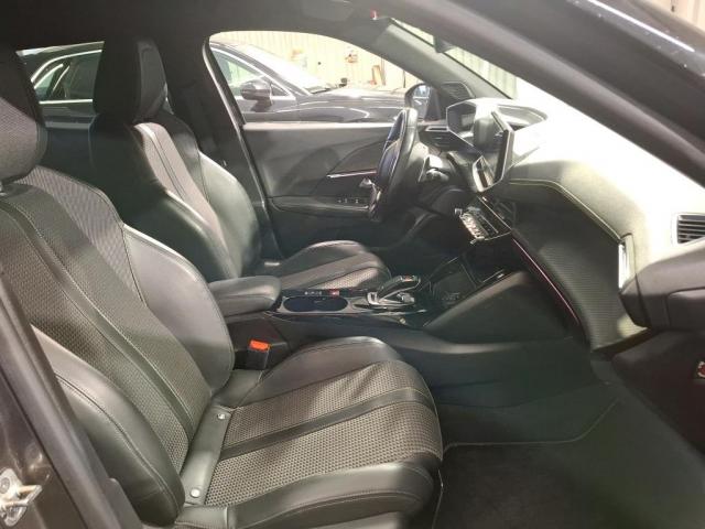 Peugeot 2008 image 8