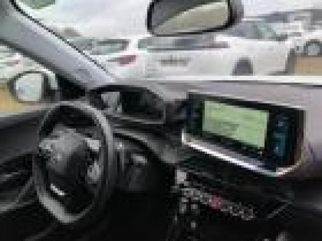 Peugeot 2008 image 2