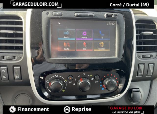 Renault Trafic image 2