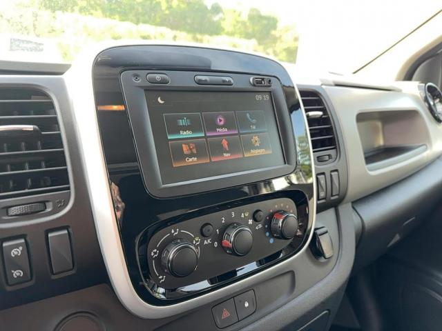 Renault Trafic image 2