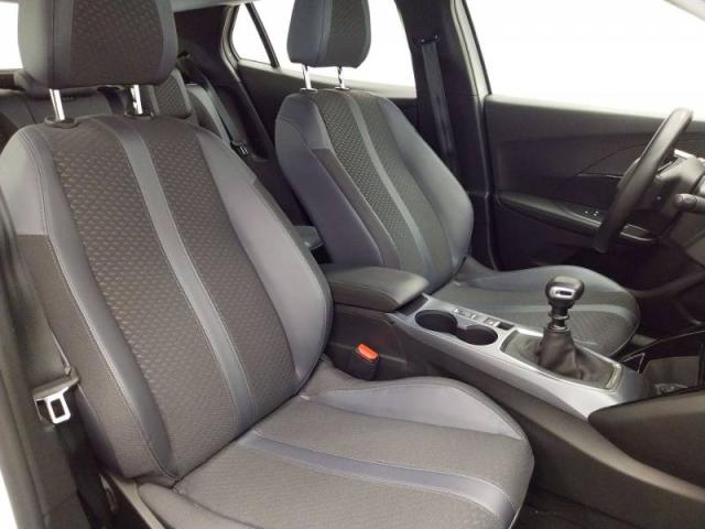 Peugeot 2008 image 1