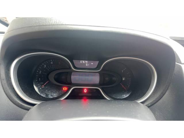 Nissan Nv300 image 8