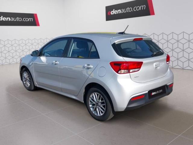 Kia Rio image 7