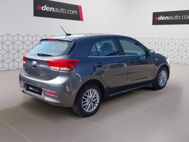 Kia Rio image 6