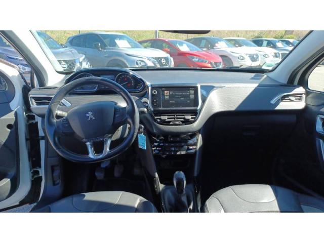 Peugeot 2008 image 2