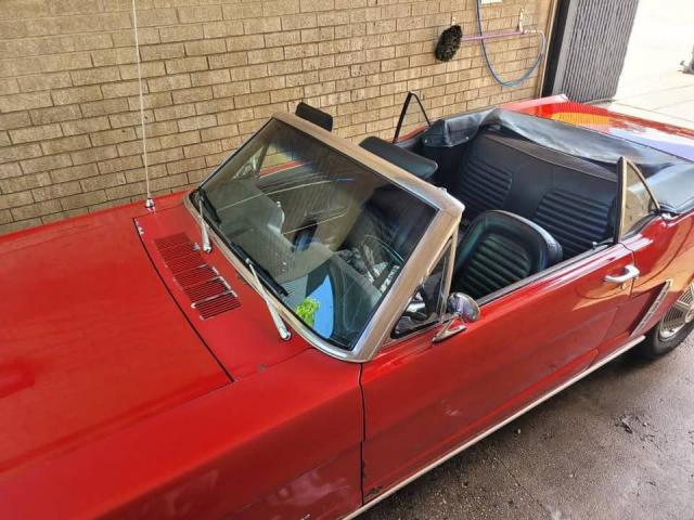Ford Mustang Convertible image 1