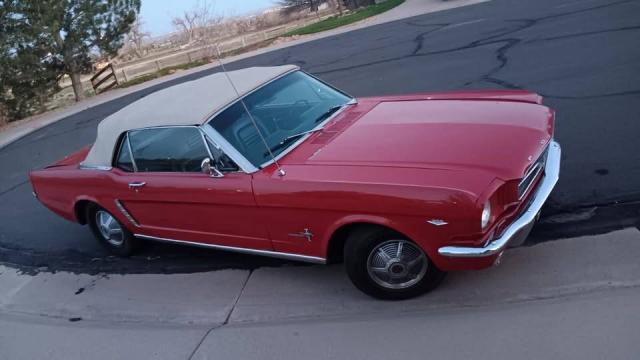 Ford Mustang Convertible image 4