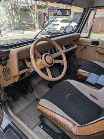Jeep Wrangler Sahara image 6
