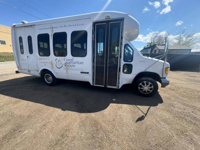 Ford E350 15-Passenger Van image 4