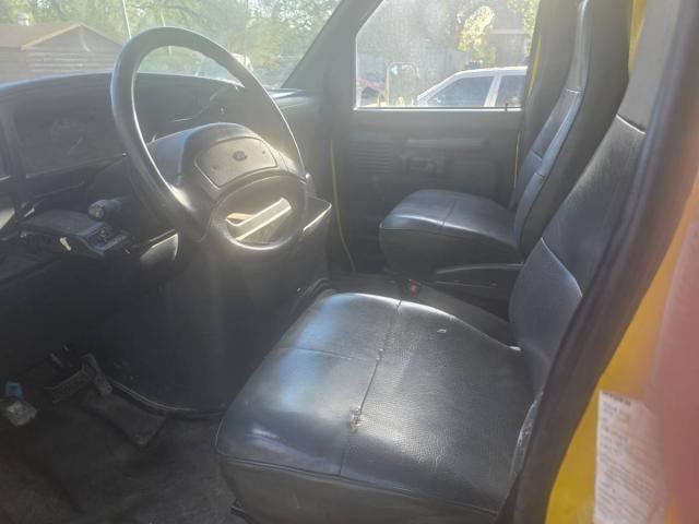 Ford E-350 Econoline image 4