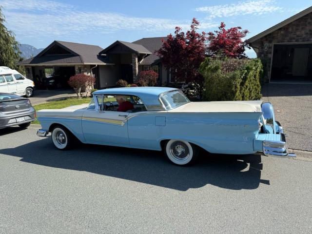 Ford Fairlane 500 image 6