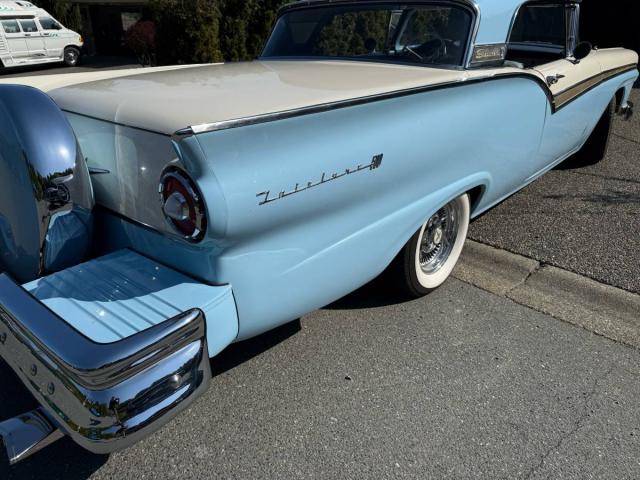 Ford Fairlane 500 image 4