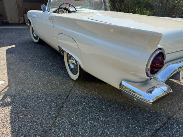 Ford Thunderbird Convertible image 5