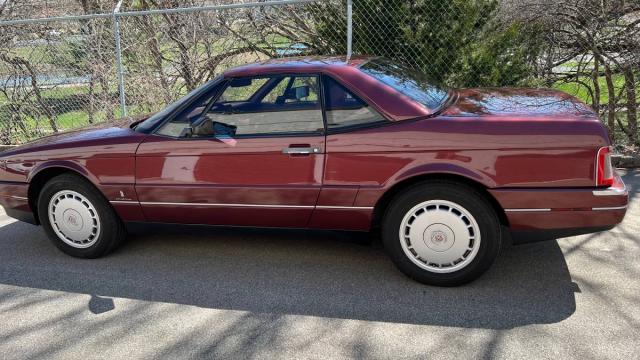 Cadillac Allante image 9