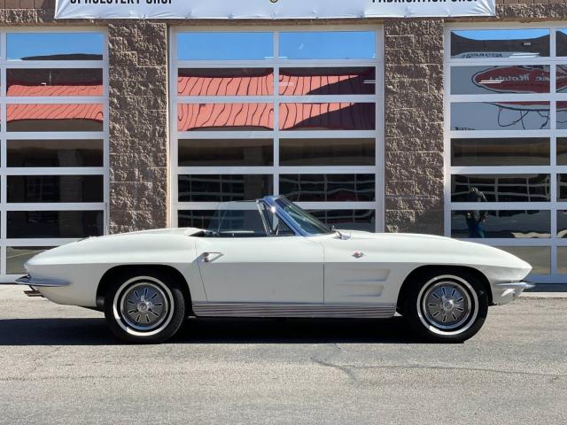 Chevrolet Corvette Convertible image 4