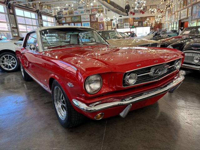 Ford Mustang Coupe image 2