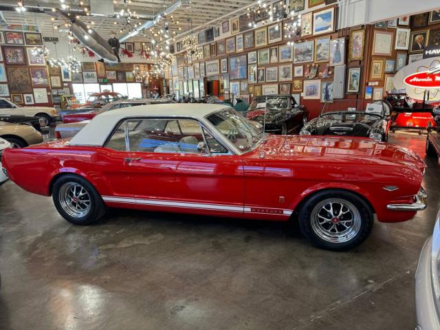 Ford Mustang Coupe image 9
