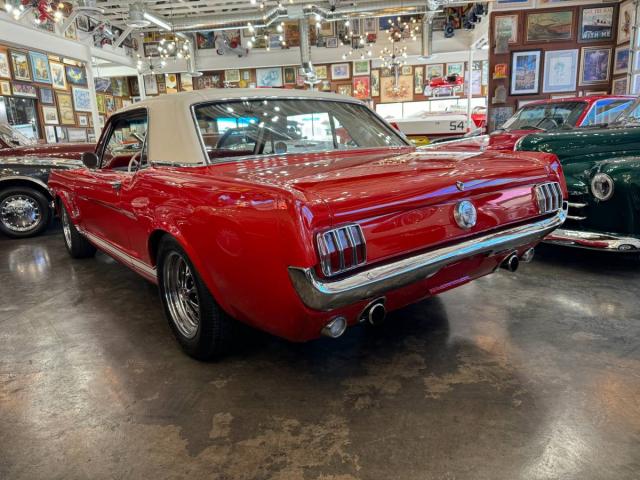 Ford Mustang Coupe image 8
