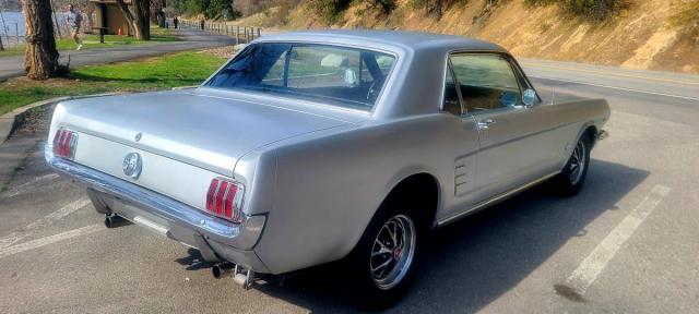 Ford Mustang image 2