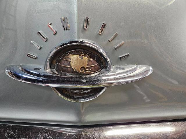 Oldsmobile Holiday 88a image 6