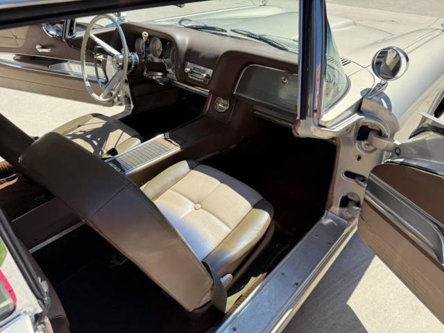 Ford Thunderbird Coupe image 3