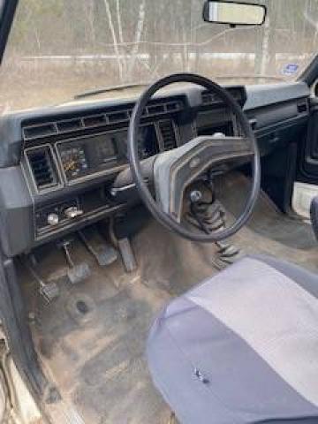 Ford Bronco 4x4 image 1
