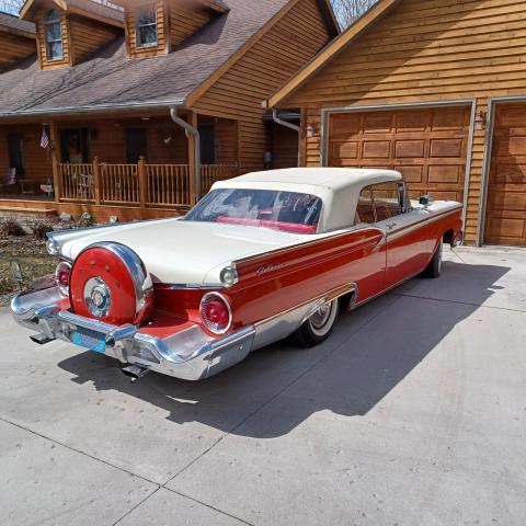 Ford Galaxie image 2