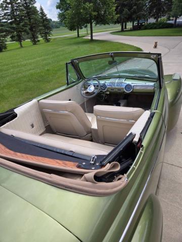 Ford Convertible Super Deluxe image 2