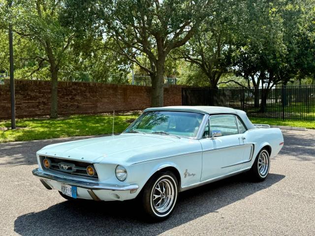 Ford Mustang Convertible image 7