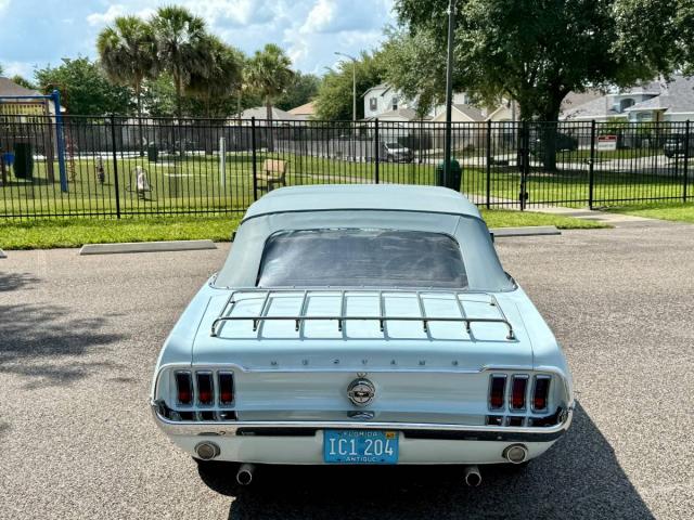 Ford Mustang Convertible image 1