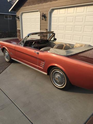 Ford Mustang Convertible image 1