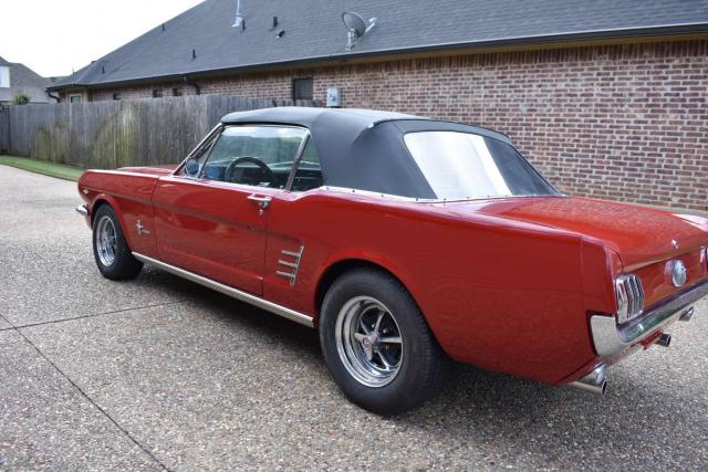 Ford Mustang Convertible image 3