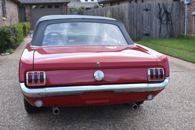 Ford Mustang Convertible image 1