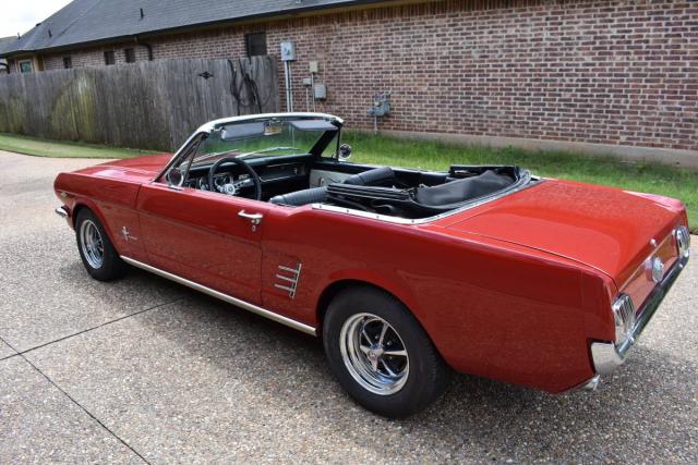 Ford Mustang Convertible image 6
