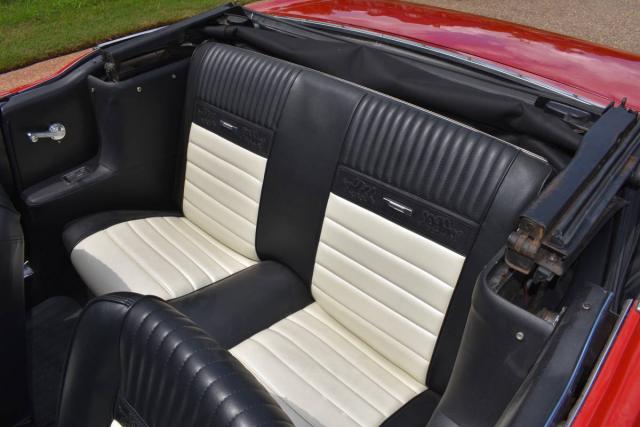 Ford Mustang Convertible image 7