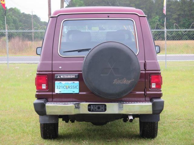 Mitsubishi Montero image 7