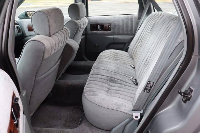 Chevrolet Caprice Base image 2