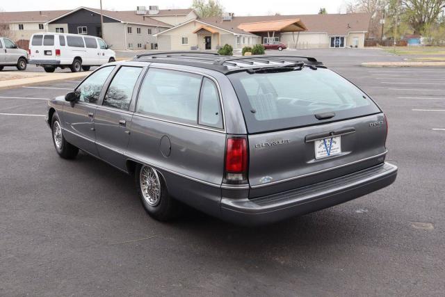 Chevrolet Caprice Base image 3