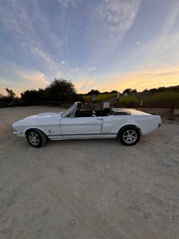 Ford Mustang Convertible image 1