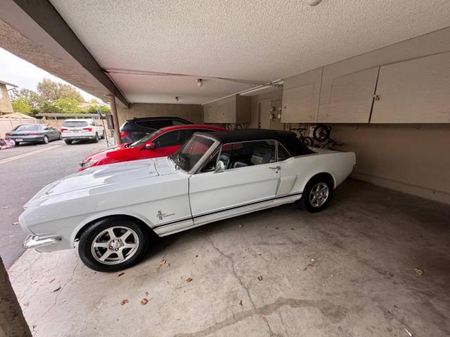 Ford Mustang Convertible image 4