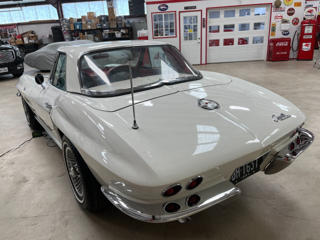 Chevrolet Corvette image 9