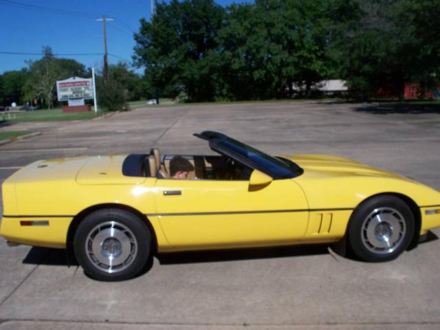 Chevrolet Corvette Convertible image 5