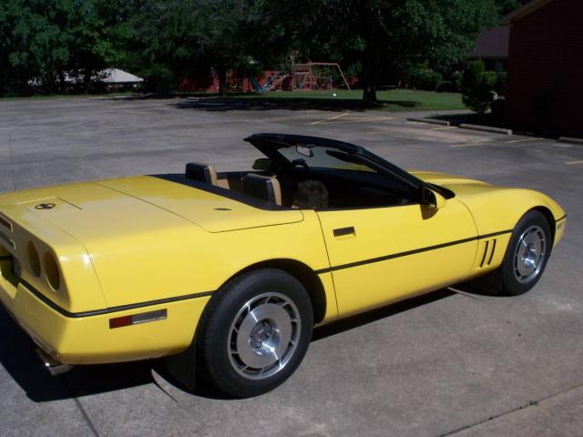Chevrolet Corvette Convertible image 5