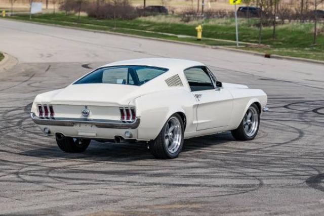 Ford Mustang Fastback image 9
