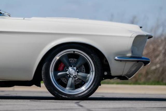 Ford Mustang Fastback image 1