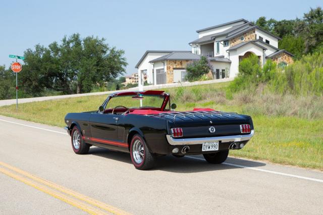 Ford Mustang image 7